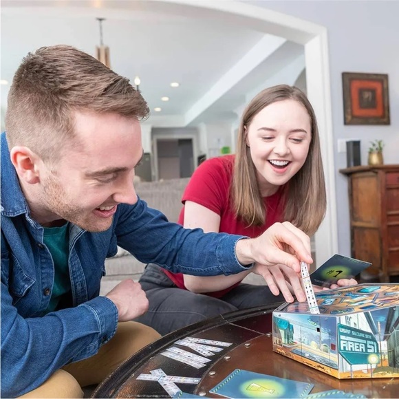 Break In - Area 51 Board Game - Picture 3 of 7